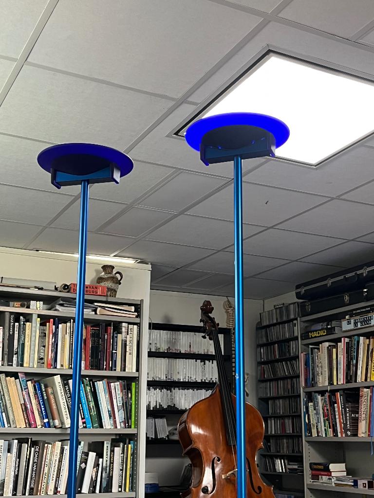 2x Memphis Design Uplighter Arteluce Italiaans design, Huis en Inrichting, Lampen | Vloerlampen, Ophalen, Gebruikt, Glas, Memphis Design Italiaans Modern Industrieel