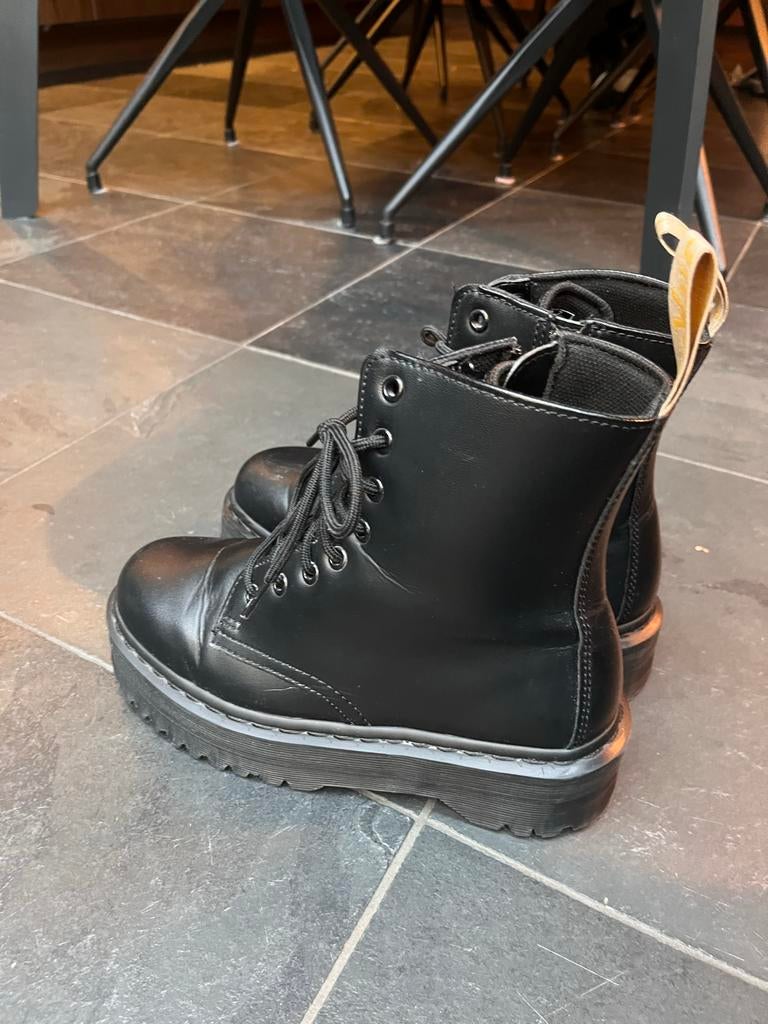 Dr. Martens Jadon Vegan - Amper gedragen!, Zwart, Lage of Enkellaarzen, Ophalen of Verzenden, Dr. Martens
