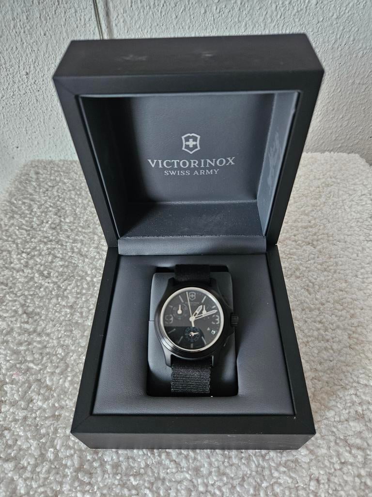 VICTORINOX SWISS ARMY HORLOGE ( NIEUW IN VERPAKKING ), Sieraden, Tassen en Uiterlijk, Horloges | Heren, Ophalen of Verzenden, Nieuw