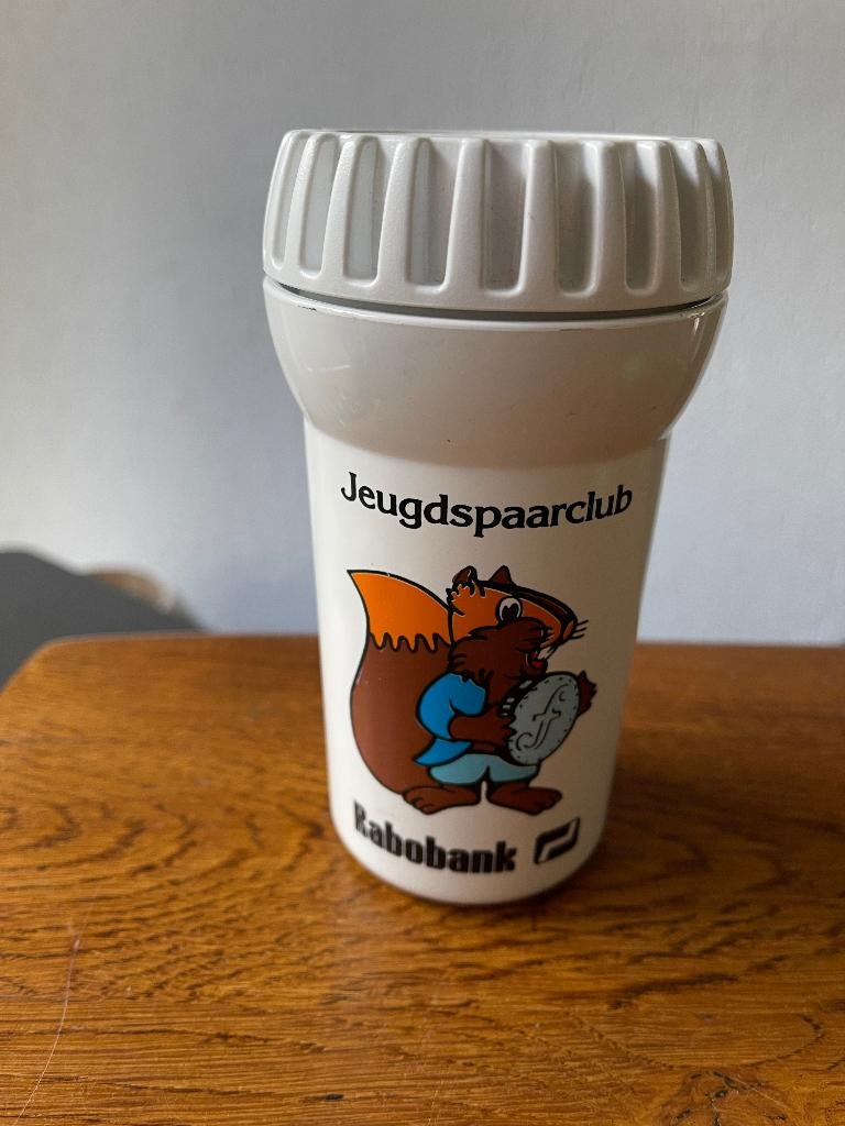 Beker met Deksel "Jeugdspaarclub RABObank" 'Eekhoorn' Mepal, Ophalen of Verzenden, Nieuw, Reclamebord