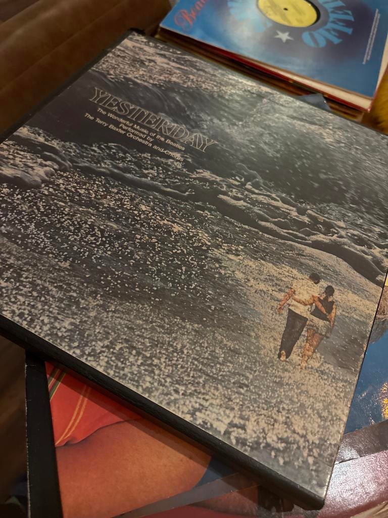 Beatles – “Yesterday” | Luxe box met 6 LP’s | Compleet, Cd's en Dvd's, Vinyl | Pop, Ophalen, Gebruikt, 12 inch