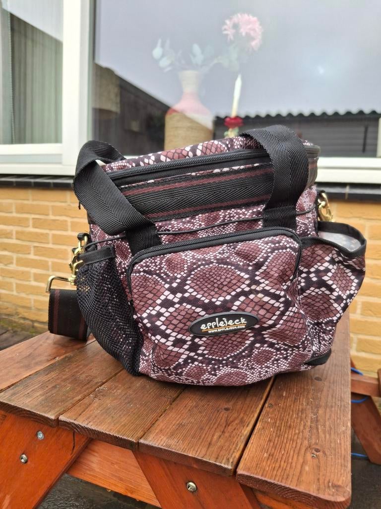 Mooie poetstas met borstels, Dieren en Toebehoren, Ophalen of Verzenden, Zo goed als nieuw