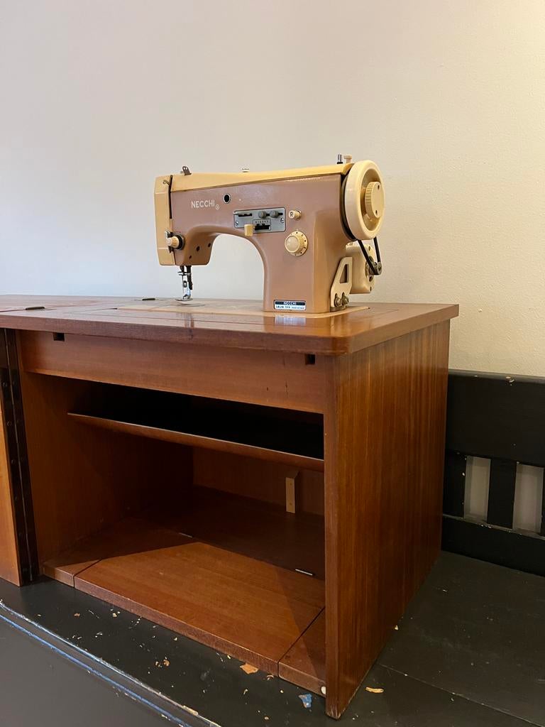 Vintage Necchi Lelia 513 Naaimachine met kast, Ophalen, Gebruikt, Naaimachine, Overige merken