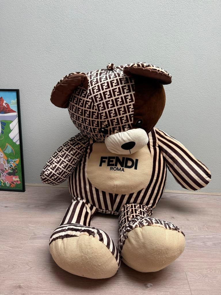 Mega knuffelbeer Fendi, zittend 70cm, Ophalen, Zo goed als nieuw, Beer