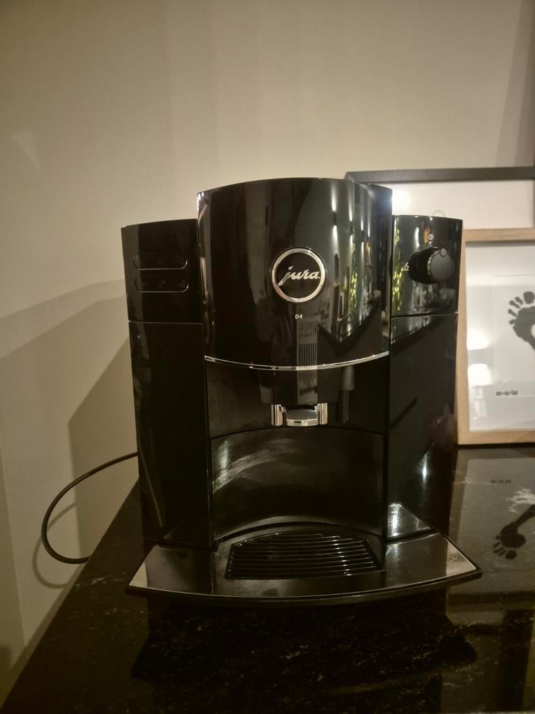 Refurbished Jura D4 inclusief 6 maanden garantie!, Witgoed en Apparatuur, Koffiezetapparaten, Ophalen, Zo goed als nieuw, Koffiemachine