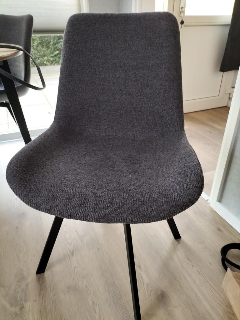 Nieuwe eettafel rond met 4 nieuwe stoelen ., Huis en Inrichting, Tafels | Eettafels, Ophalen
