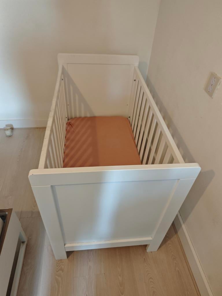 Wit houten ledikantje (wooden baby crib), Kinderen en Baby's, Babywiegjes en Ledikanten, Ophalen, Gebruikt, Ledikant