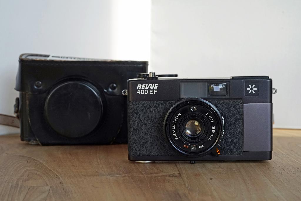 ✅ Revue 400 EF (Konica C35 EF) & Paraattas EXC+, Ophalen, Gebruikt, Compact, Konica