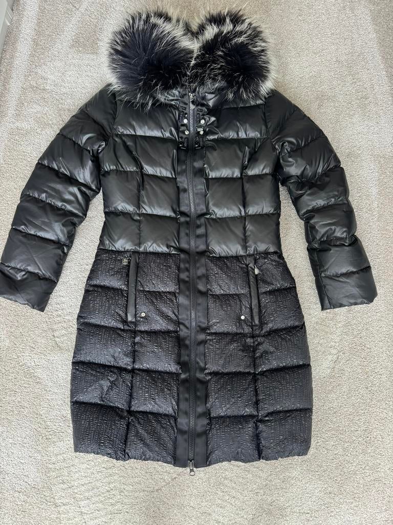 Zwarte jas van SportAlm mt 36 met vossenbont kraag als nieuw, Kleding | Dames, Jassen | Winter, Zo goed als nieuw, Maat 36 (S)