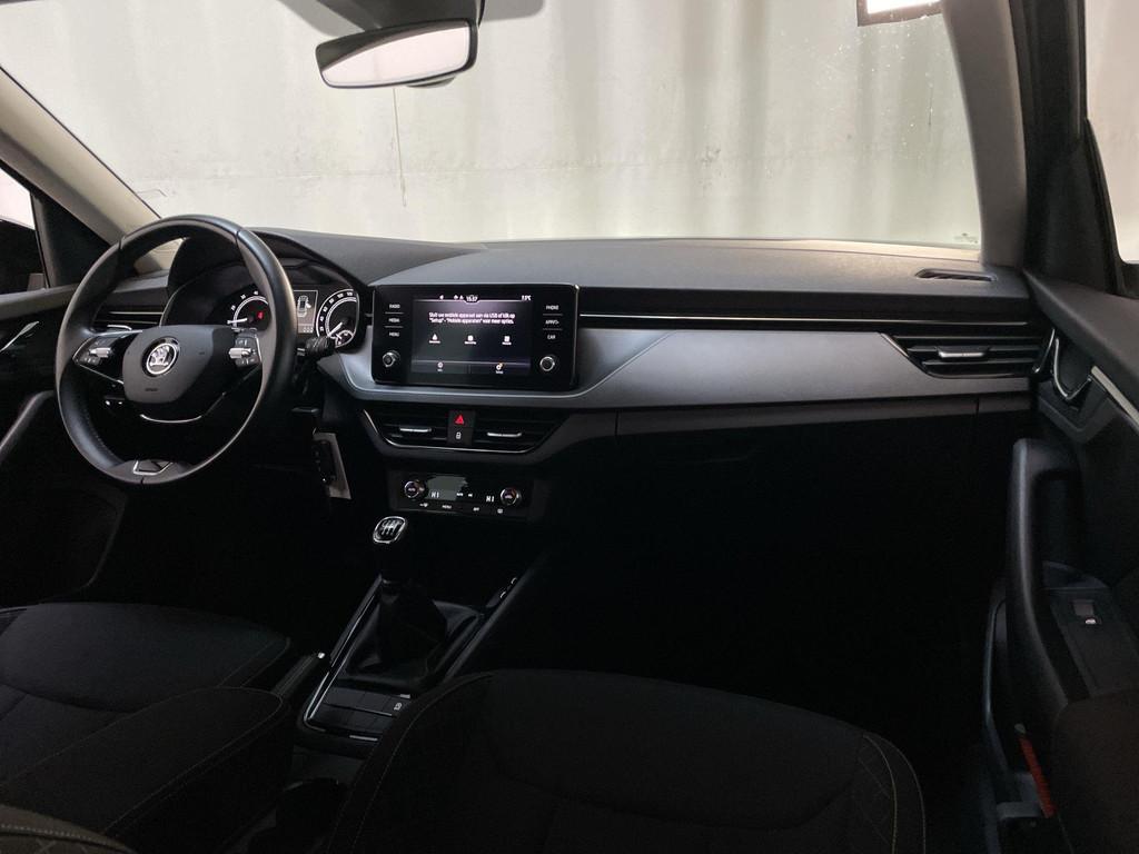 Skoda Kamiq 1.0 TSI 110pk Ambition Parkeersensoren Climate C, Stof, Gebruikt, Met garantie (alle), 620 kg