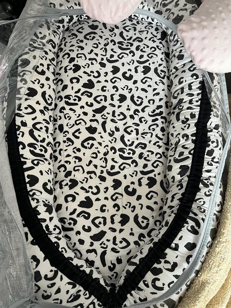 Babynestje met luipaardprint en voedingskussen, Overige merken, Overige typen, Ophalen of Verzenden, Zo goed als nieuw