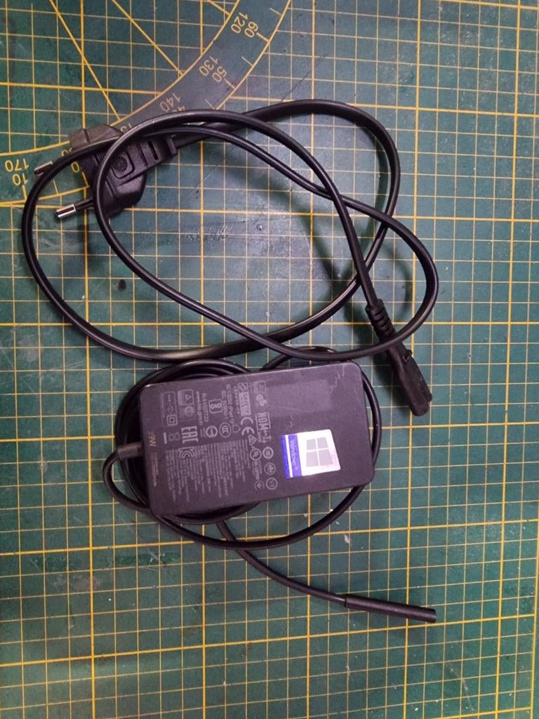 Microsoft Surface oplader 39W, Computers en Software, Laptop-opladers, Ophalen of Verzenden, Gebruikt, Microsoft