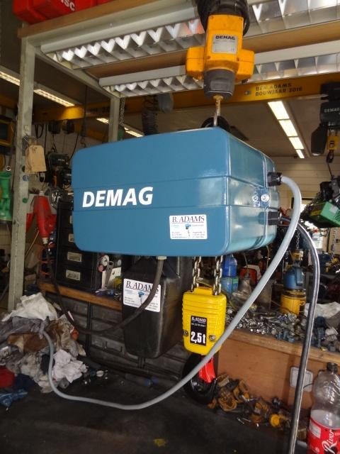 DEMAG kettingtakel DKUN 2500 kraanr. 58, Ophalen, Zo goed als nieuw, Elektrisch