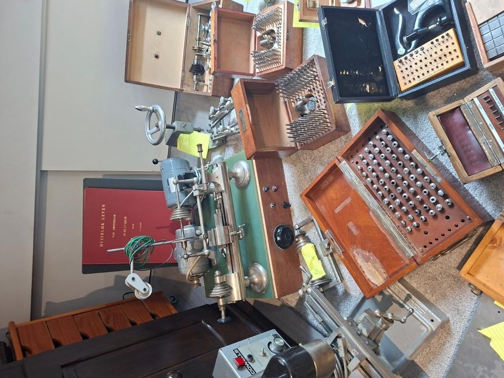 Grote partij horloge en klokken onderdelen en gereedschap, Ophalen, Staal, Overige merken