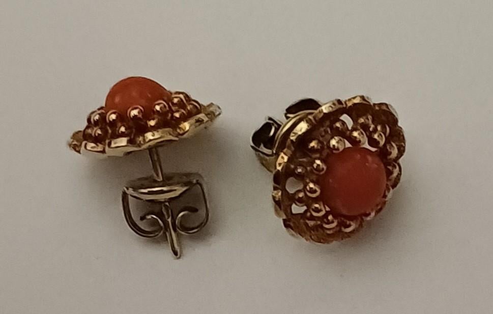 Prachtige gouden oorbellen bezet met bloedkoraal., Sieraden, Tassen en Uiterlijk, Oorbellen, Gebruikt, Verzenden, Met edelsteen