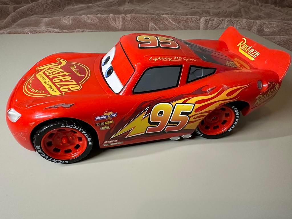 Disney Cars Bliksem McQueen RC auto met speciale functies, Ophalen of Verzenden, Gebruikt, Afstandsbediening