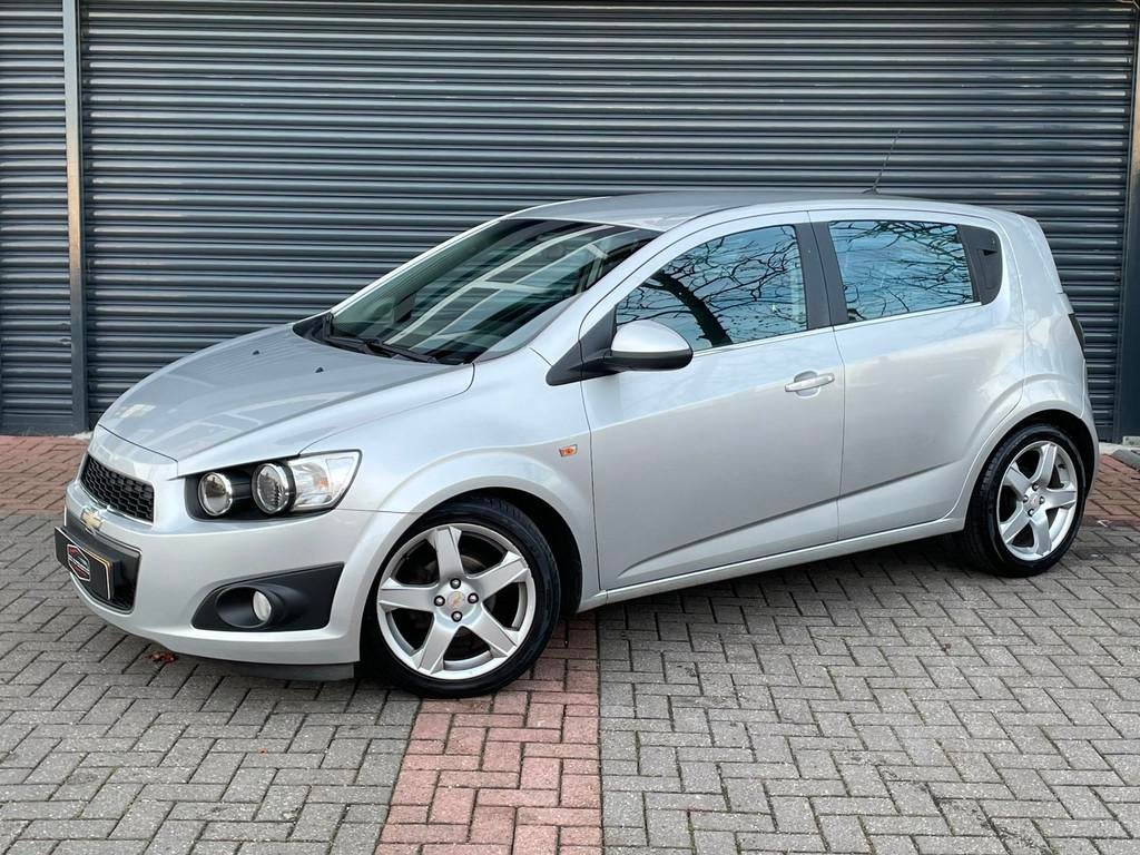 Chevrolet Aveo 1.4 LTZ Parkeersensor | Cruise | Bluetooth |, Voorwielaandrijving, Euro 5, Gebruikt, 4 cilinders