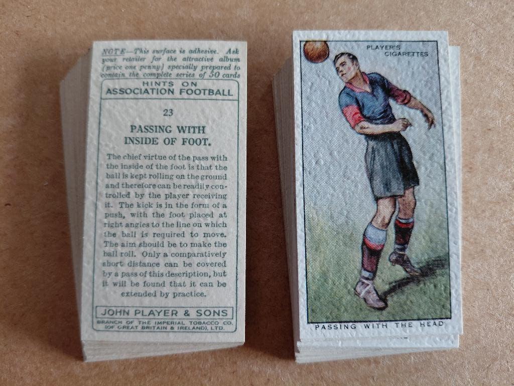 Hints on Association Football set 50 vintage cigarette cards, Ophalen, Gebruikt, Buitenlandse clubs, Poster, Plaatje of Sticker