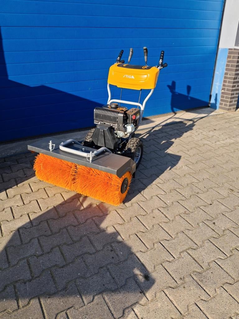 Veegmachine  stiga sws 800 tielburger limpar, Tuin en Terras, Veegmachines, Zo goed als nieuw, Ophalen of Verzenden