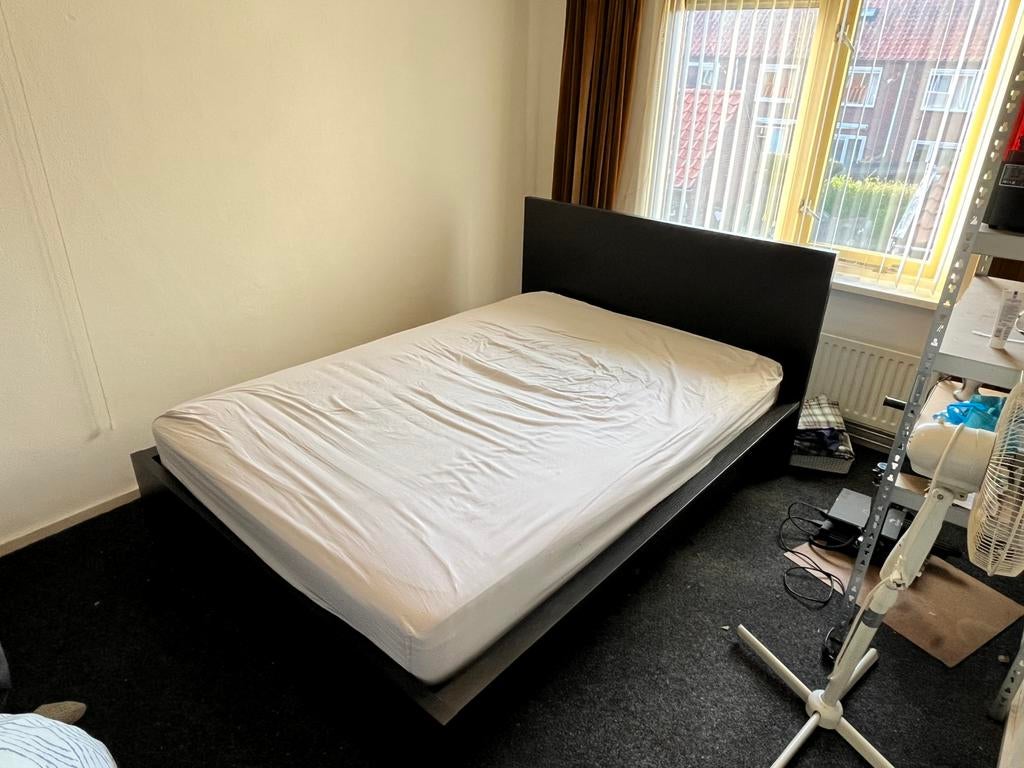 Bed in goede staat +lattebodem +matras +meubelstuk (140/200), Ophalen, Tweepersoons, 140 cm, Zo goed als nieuw