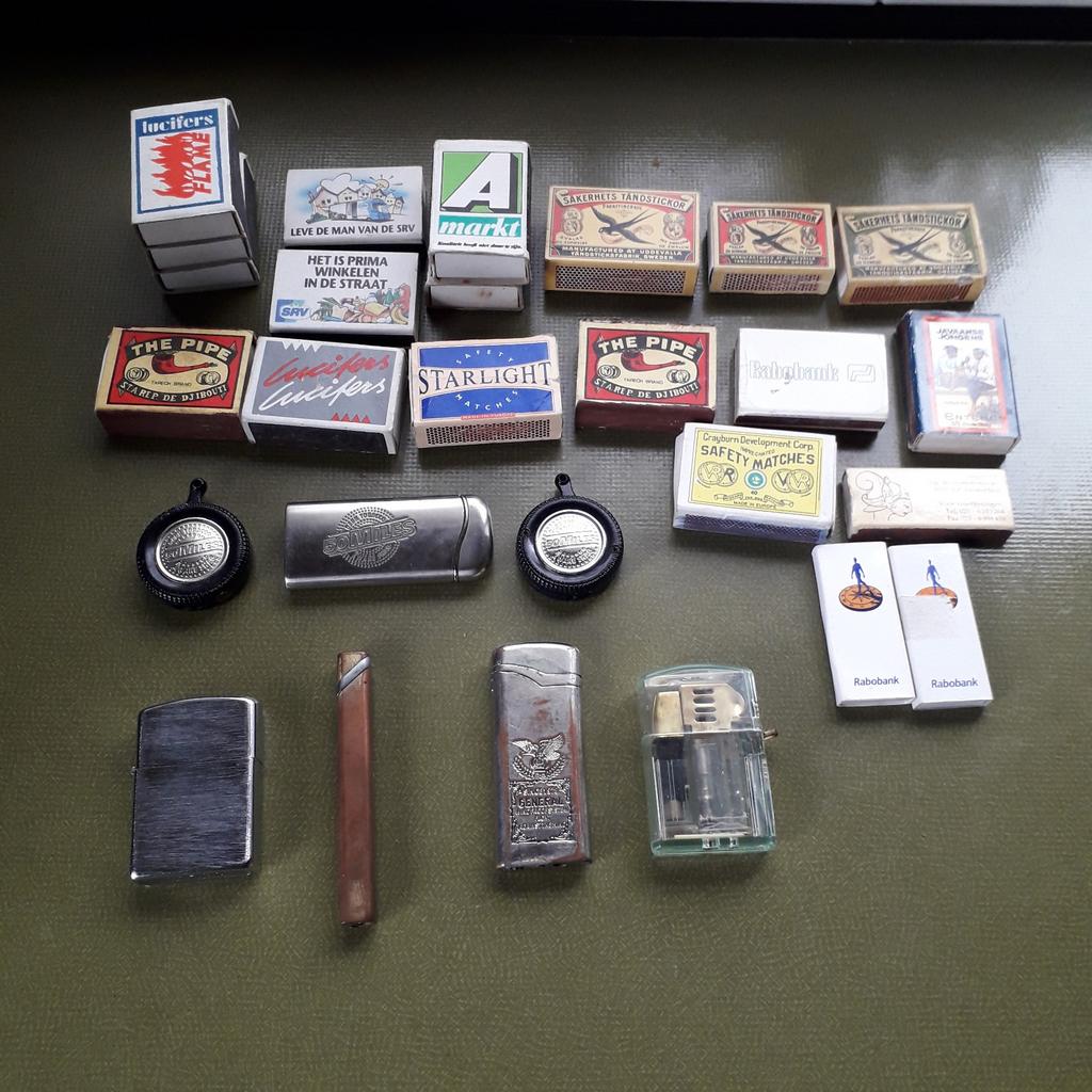 Antieke aanstekers en lucifers doosjes voor de verzameling, Ophalen, Aansteker