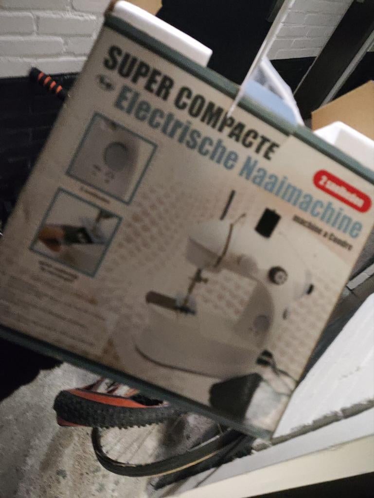 Super Compacte Elektrische Naaimachine, Ophalen of Verzenden