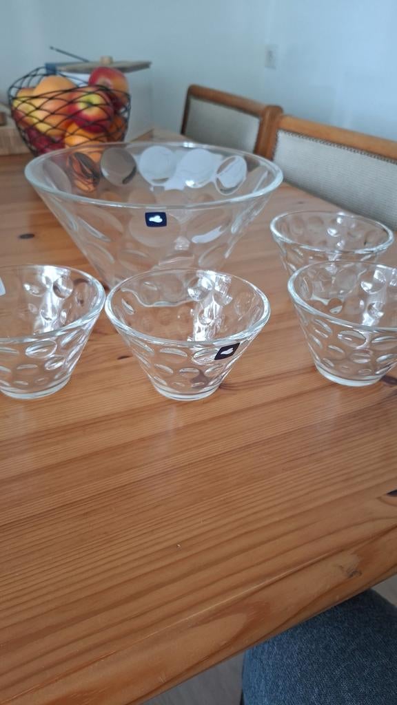 Saladeschaal Leonardo en 4  glazen  kommetjes, Ophalen, Zo goed als nieuw, Overige materialen, Bord of Schaal