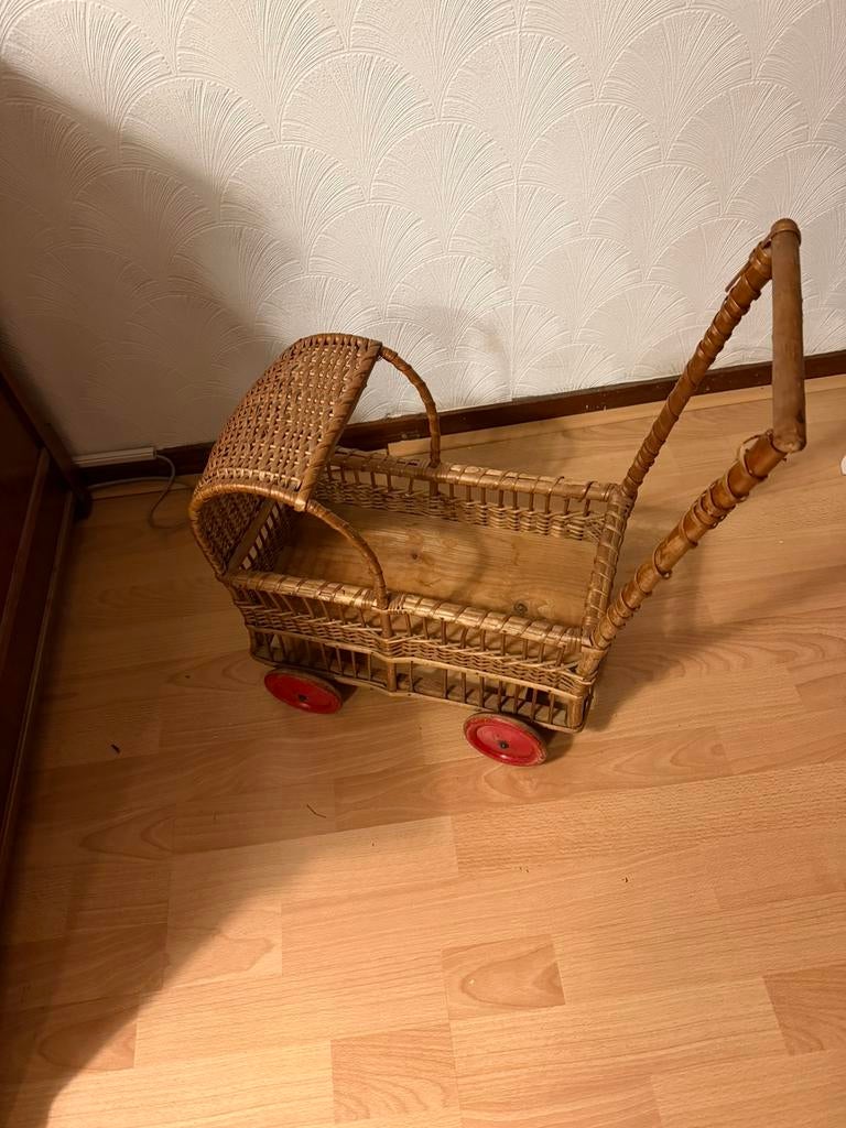 Vintage poppenwagentje, Ophalen