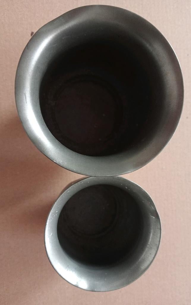 2 bekers-vaasjes Tin, Antiek en Kunst, Antiek | Tin, Ophalen of Verzenden