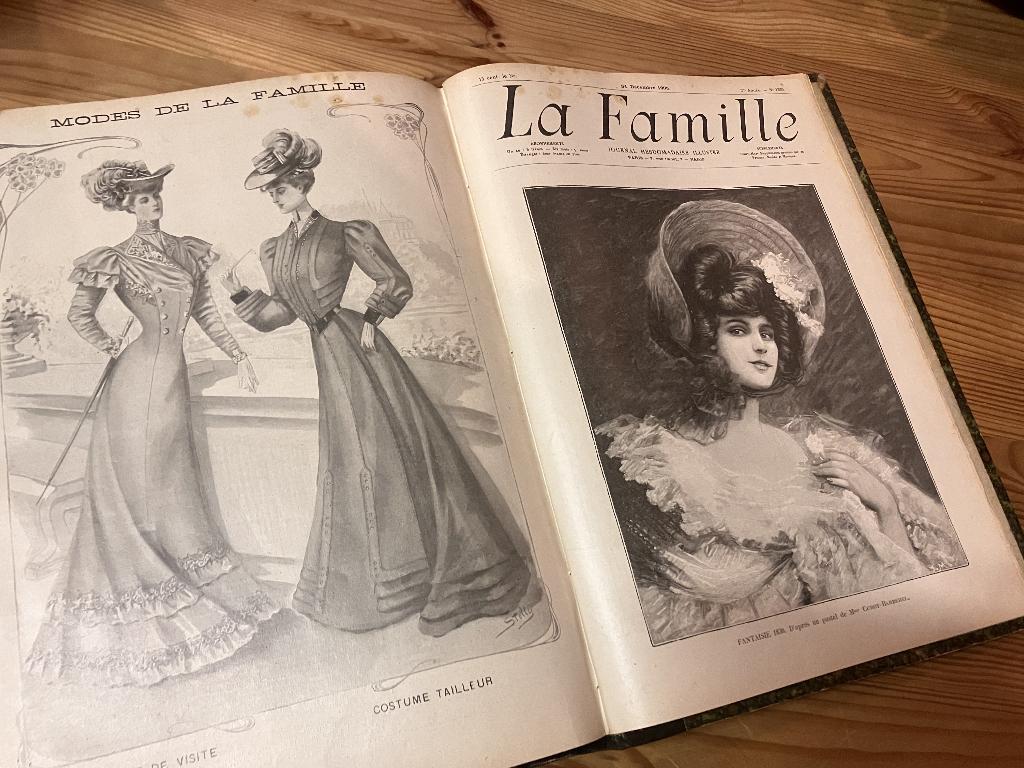 weekblad La Famille gebonden jaargang 1905 (zie foto's), Verzamelen, Ophalen of Verzenden, Voor 1920, Buitenland, Tijdschrift