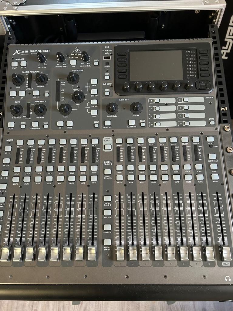 Behringer X32 Producer inclusief Odyssey FZ1116WDLX case, Ophalen, Zo goed als nieuw, 10 tot 20 kanalen, Microfooningang