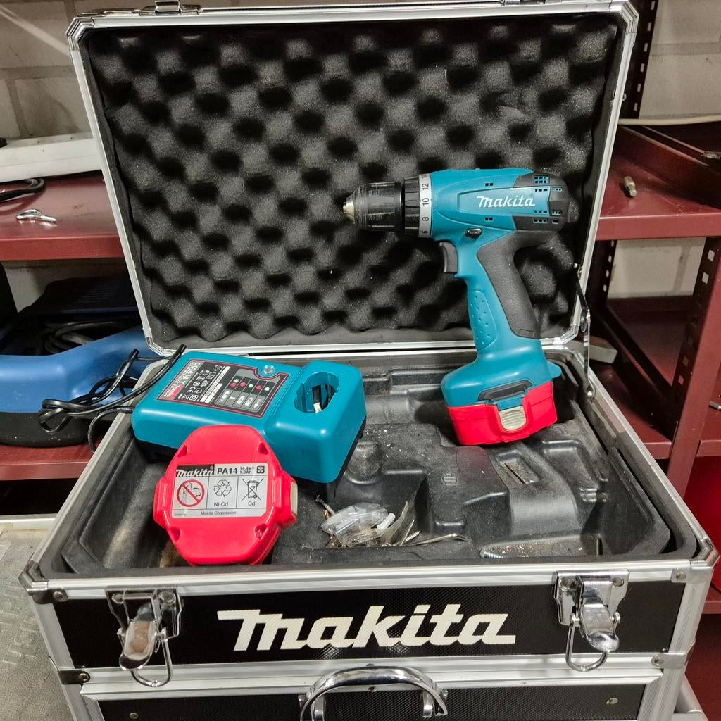 Makita Accuboormachine 6281D met koffer en lader, Gebruikt, Variabele snelheid, Ophalen of Verzenden, Boor- en Schroefmachine