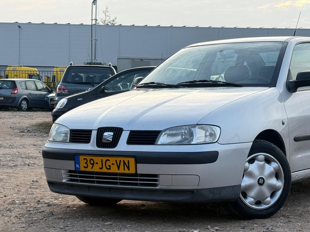 Seat Cordoba 1.4-16V Stella/ LAAG KM/ NIEUWE APK, Voorwielaandrijving, 15 km/l, Gebruikt, 4 cilinders
