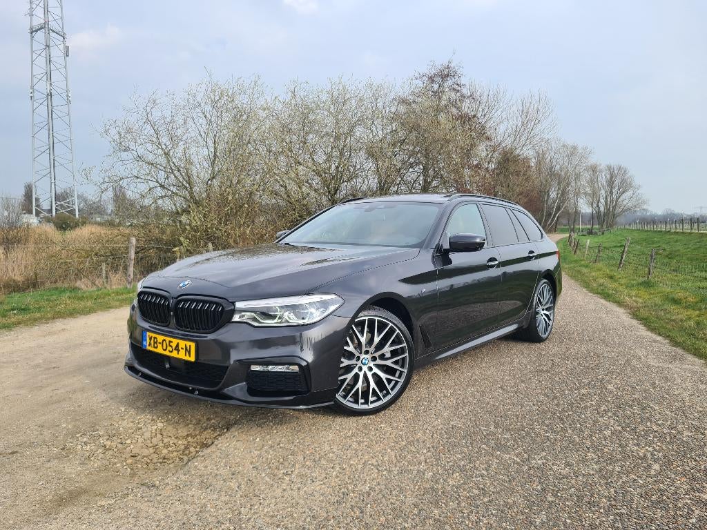 BMW 5-Serie 520d 190pk Aut 2018 Grijs M-Sport Touring VOLL, Auto's, 1995 cc, Euro 6, 2000 kg, Leder