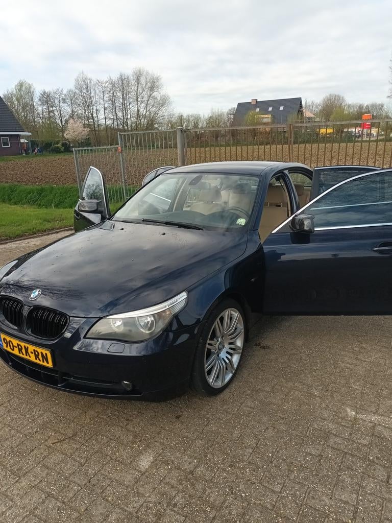 BMW 5-Serie 2.5 I 523 AUT 2005 Blauw, Auto's, Automaat, 1800 kg, 2497 cc, Blauw