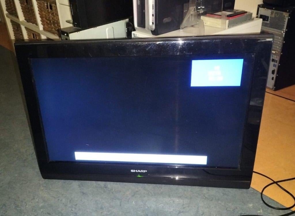 Sharp LC-26S7E-BK (66 cm - 26inch) HD Zwart (ZIE INFO), Ophalen, Gebruikt, 50 Hz, Minder dan 40 cm