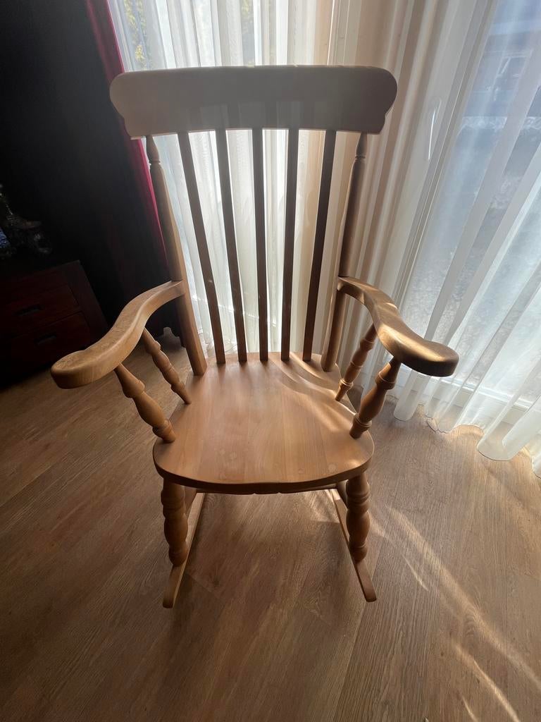 Houten Schommelstoel - Klassiek en Comfortabel, Huis en Inrichting, Stoelen, Ophalen, Gebruikt, Overige kleuren, Eén