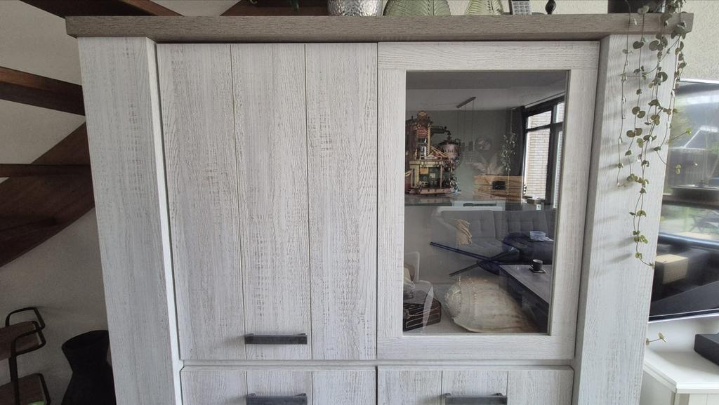 Wandkast 128x46x170 met plankjes en gratis salontafel, Huis en Inrichting, Ophalen, Gebruikt, 100 tot 150 cm, 150 tot 200 cm