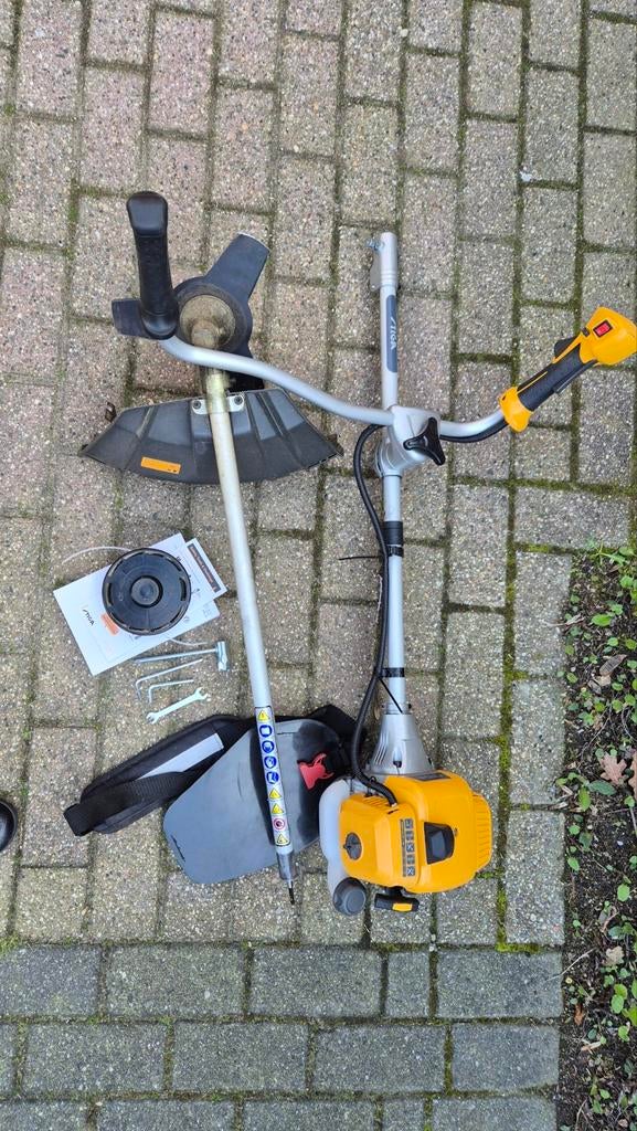 Zo goed als nieuwe Stiga Bosmaaier BC 330 ab, 2 takt, Ophalen, Zo goed als nieuw, Benzine, Stiga BC 330 bc