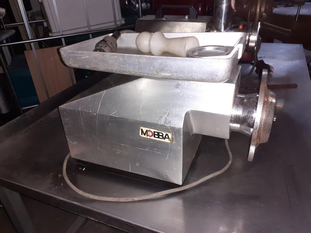 Gehaktmolen uit de slagerij, Ophalen