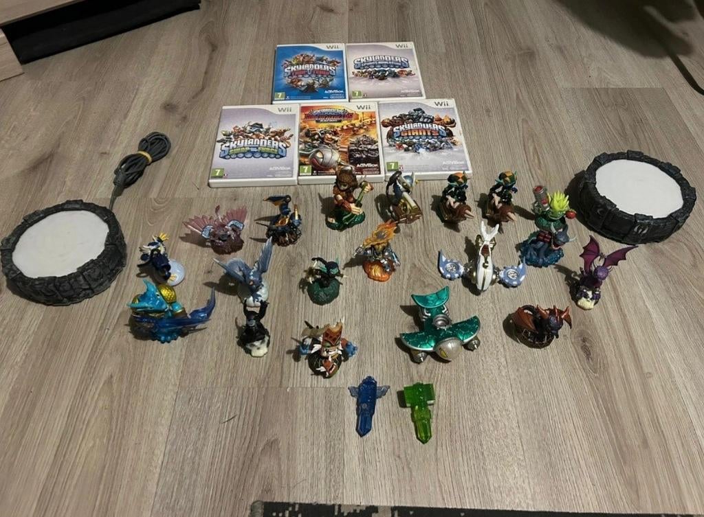 Skylanders Wii Set 5 Games, 2 Portals (wired + wireless), 2 spelers, Zo goed als nieuw, Vanaf 7 jaar, Ophalen