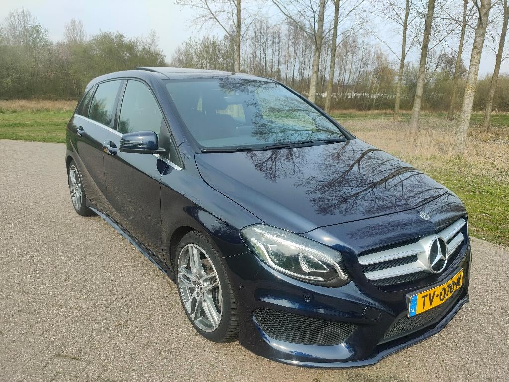 Wegens omstandigh Mercedes B-Klasse 1.6 B180 A.M.G. Automaat, Auto's, Mercedes-Benz, 1325 kg, 4 cilinders, Panoramadak, Blauw