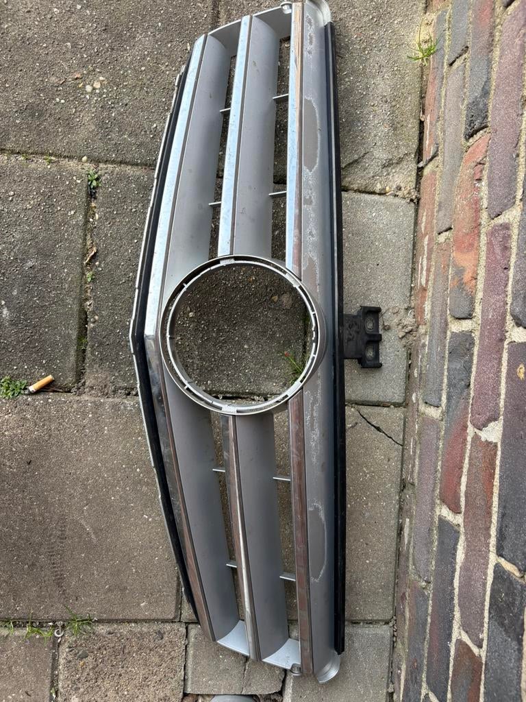 Grill mercedes w204, Auto-onderdelen, Carrosserie en Plaatwerk, Ophalen of Verzenden, Motorkap