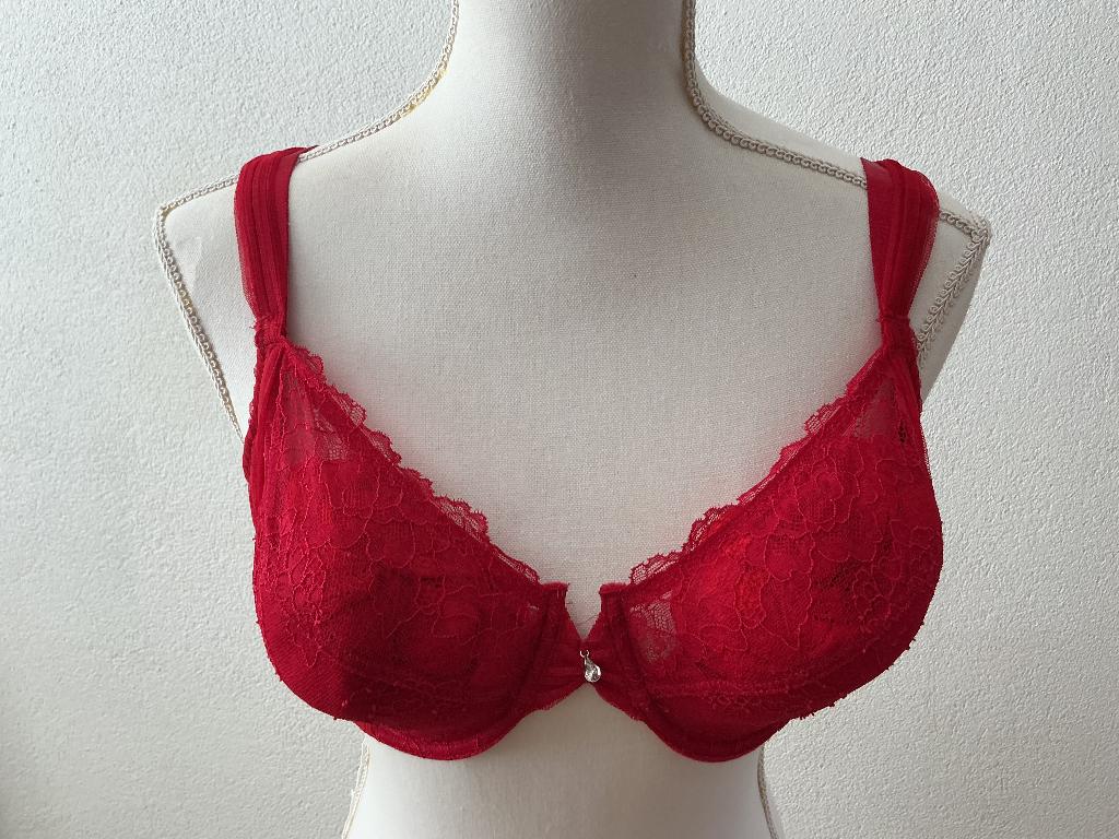 Hunkemöller BH 80E rood kant, Kleding | Dames, Ondergoed en Lingerie, Hunkemöller, Ophalen of Verzenden, Rood, BH