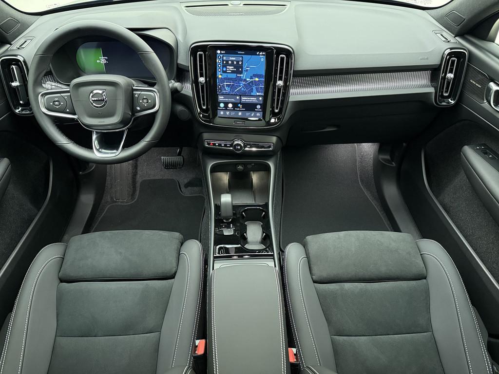 Volvo EC40 Extended Range Plus Black Edition / MY26 / NUBUCK, Auto's, Volvo, Achterwielaandrijving, 82 kWh, Zwart, 1500 kg