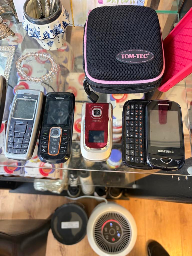 Partij van 5 werkende nokia  (Nokia) met lader 1600 2600, Gebruikt, Ophalen of Verzenden, Minder dan 3 megapixel, Klassiek of Candybar