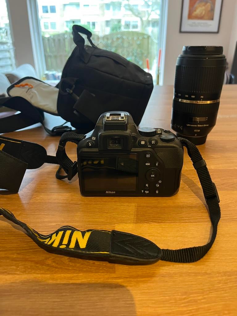 Nikon D3500 met opbergtas en 2 lenzen, Spiegelreflex, Ophalen of Verzenden, Zo goed als nieuw, Nikon