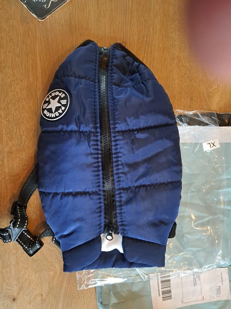 Honde jasje, valt klein uit !, Dieren en Toebehoren, Ophalen, Hondenjas