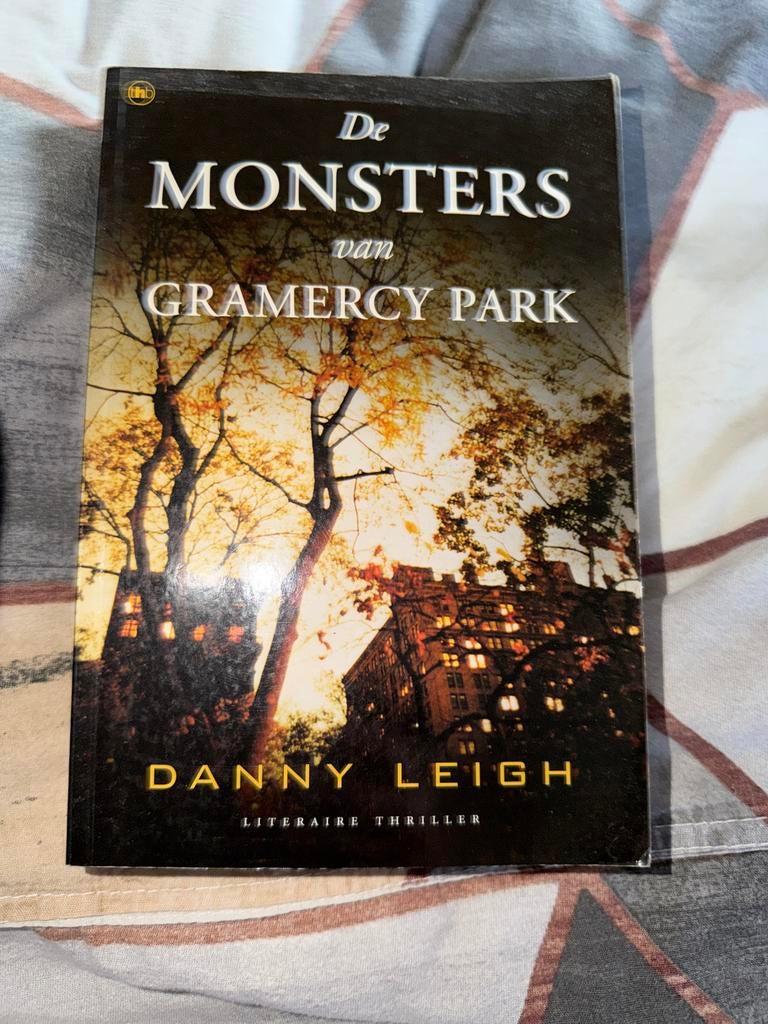 NK1.   D. Leigh - De monsters van Gramercy Park, Ophalen of Verzenden, Zo goed als nieuw, D. Leigh, Europa overig