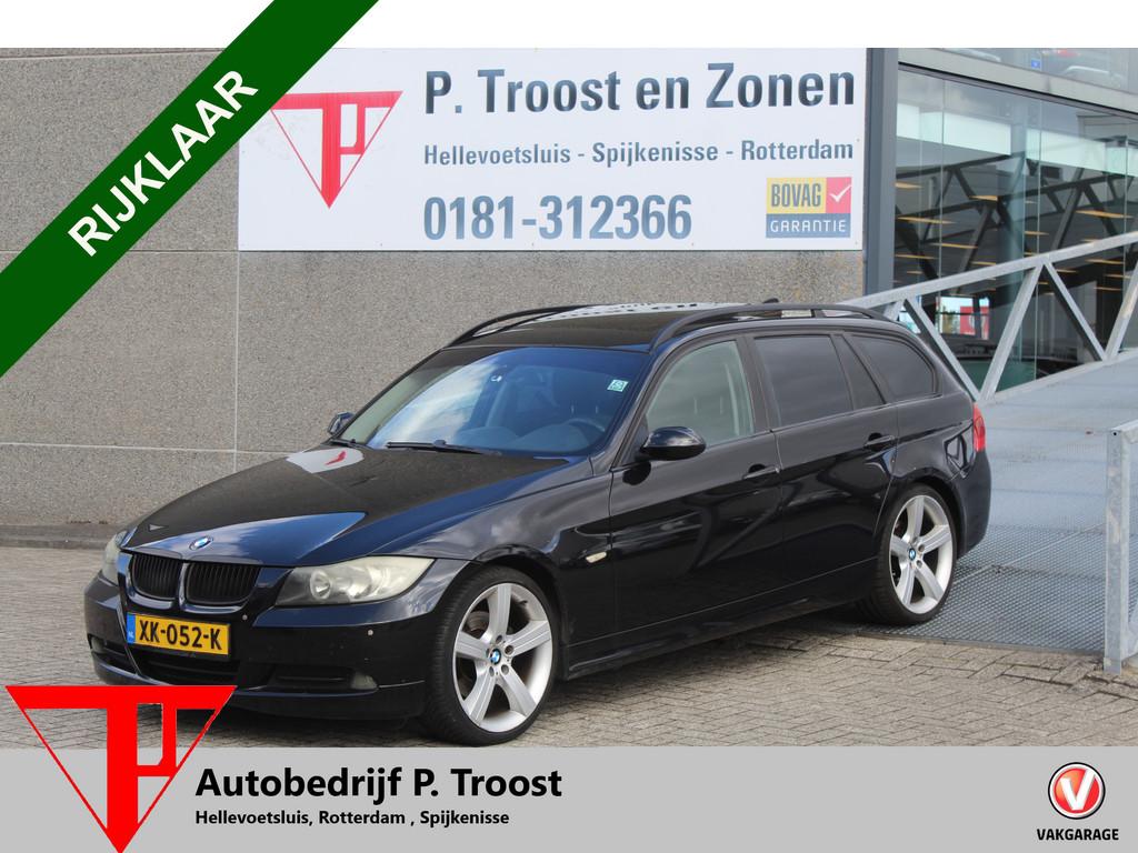 BMW 3 Serie Touring 320i *Meeneemprijs*/Panoramadak/Cruise c, Auto's, Zwart, 4 cilinders, Zwart, Handgeschakeld
